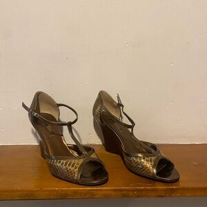 Snakeskin wedged heel